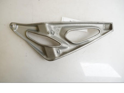 Baksidan på Fotpinnefäste från en BMW K 1200 S -2007 motorcykel.