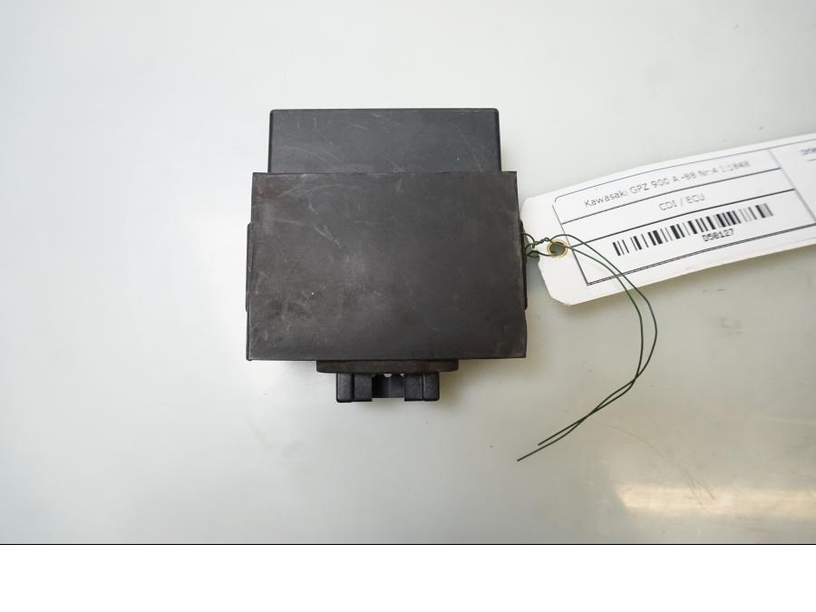 Baksidan på CDI / ECU från en Kawasaki GPZ 900 -1988 motorcykel.