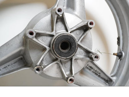 Extrabild3 på Fälg från en Honda CBR 1000 F -1987 motorcykel.