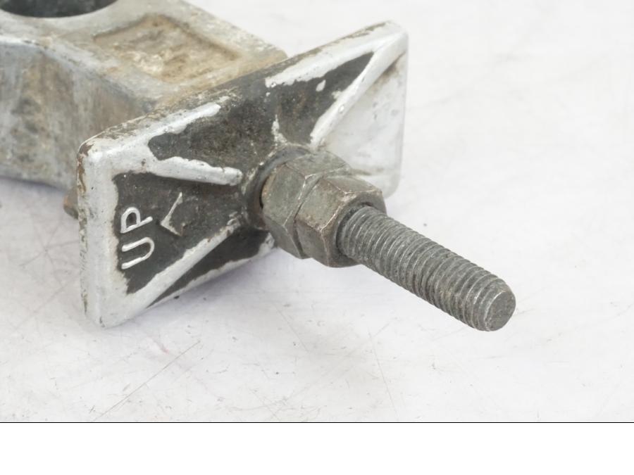 Höger sida på Kedjesträckare från en Honda CBR 1000 F -1999 motorcykel.