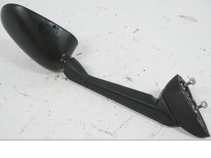 Snett uppifrån på Backspegel från en Yamaha XJ 6 -2011 motorcykel.