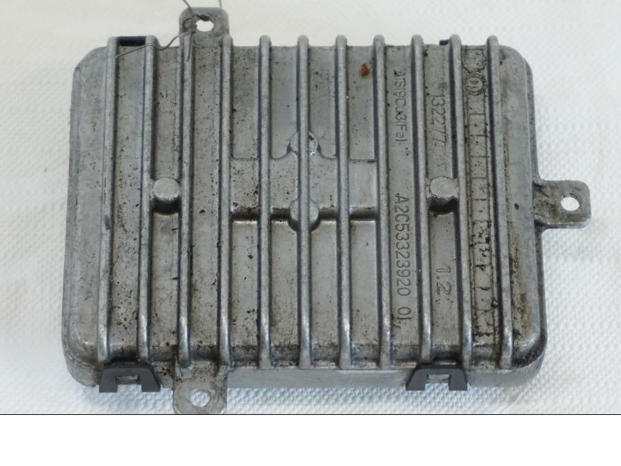 Framsidan på Styrbox från en BMW K 1600 -2015 motorcykel.