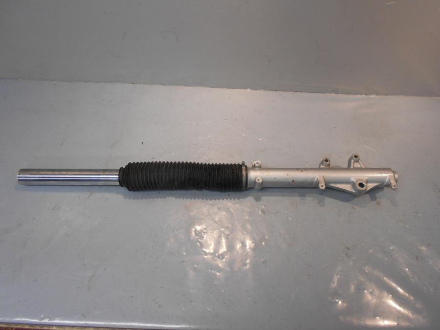 Baksidan på Gaffelben från en Yamaha XTZ 750 -1994 motorcykel.