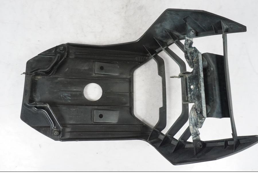 Vänster sida på Hasplåt från en KTM 390 Duke -2018 motorcykel.