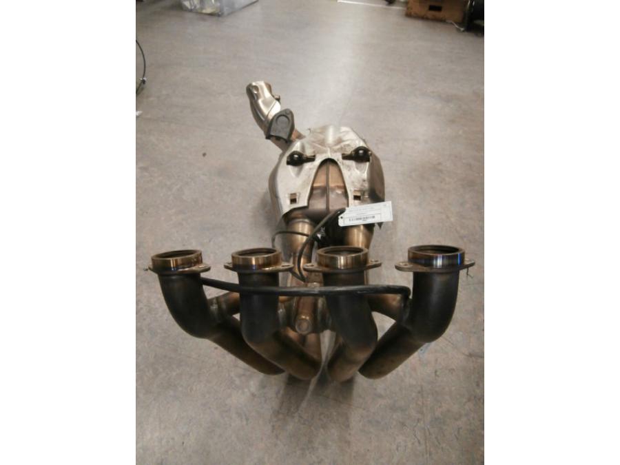 Baksidan på Grenrör från en BMW S 1000 RR -2013 motorcykel.