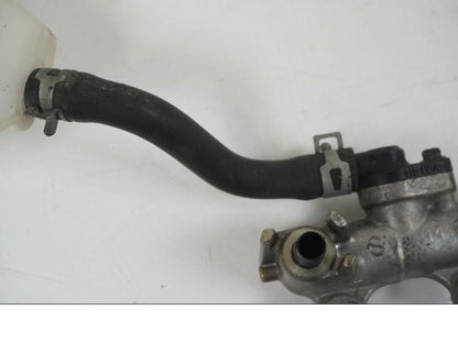 Extrabild1 på Bromshuvudcylinder från en Suzuki GSX-R 1000 -2003 motorcykel.