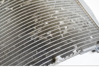 Snett uppifrån på Vattenkyl från en Kawasaki ZXR 400 -1993 motorcykel.