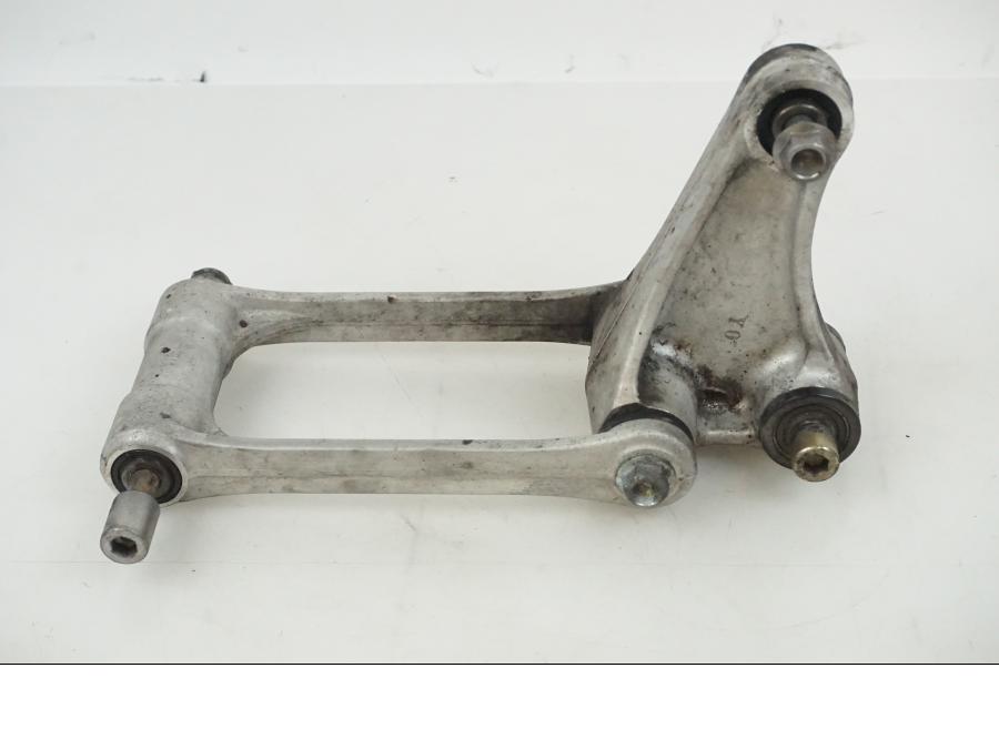 Baksidan på Stötdämparlänkage från en Honda CBR 1000 -2005 motorcykel.