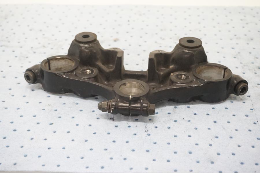 Baksidan på Gaffelkrona från en Suzuki GSX 550 -1985 motorcykel.