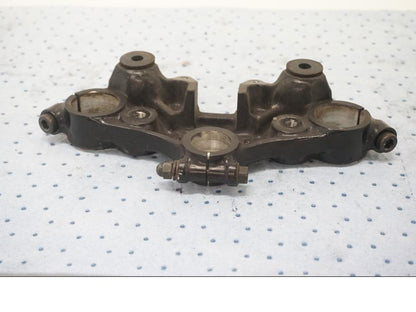 Baksidan på Gaffelkrona från en Suzuki GSX 550 -1985 motorcykel.