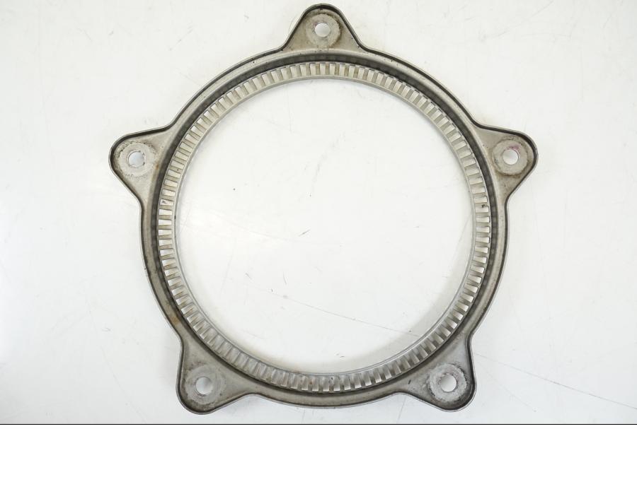 Vänster sida på ABS krans från en BMW K 1200 LT -2004 motorcykel.