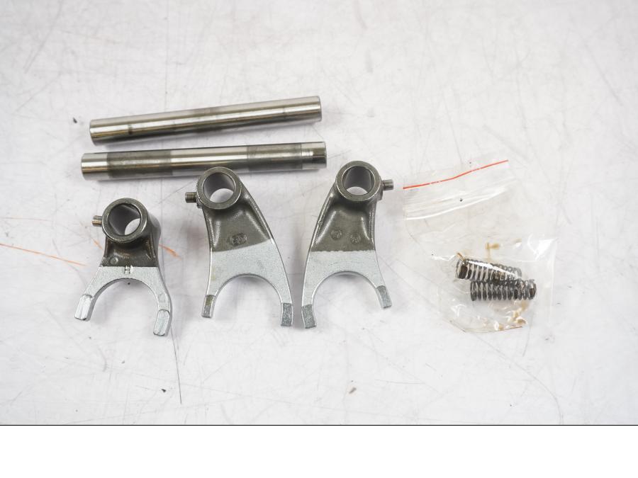 Framsidan på Växelgaffel från en KTM 125 Duke -2017 motorcykel.