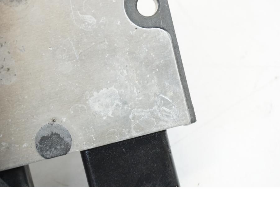 Snett uppifrån på Likriktare från en Honda CB 600 F -2008 motorcykel.