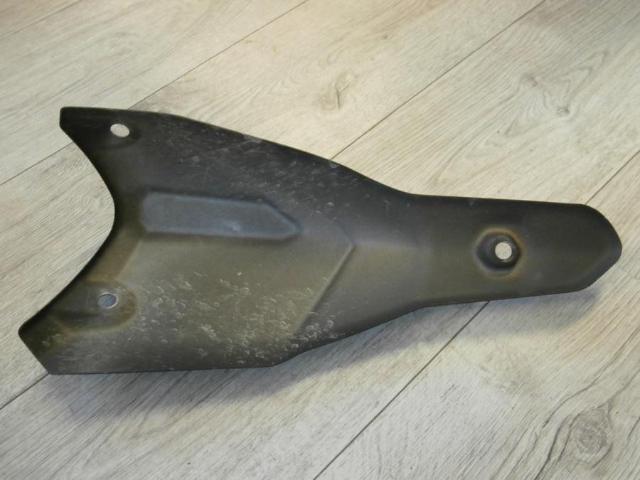 Baksidan på Värmeskydd från en Kawasaki Versys 1000 -2015 motorcykel.