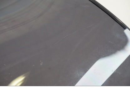 Baksidan på Vindruta från en Honda CB 750 -2002 motorcykel.