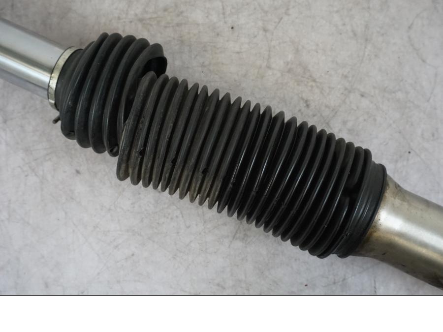 Snett uppifrån på Gaffelben från en Honda XL 125 R -1998 motorcykel.