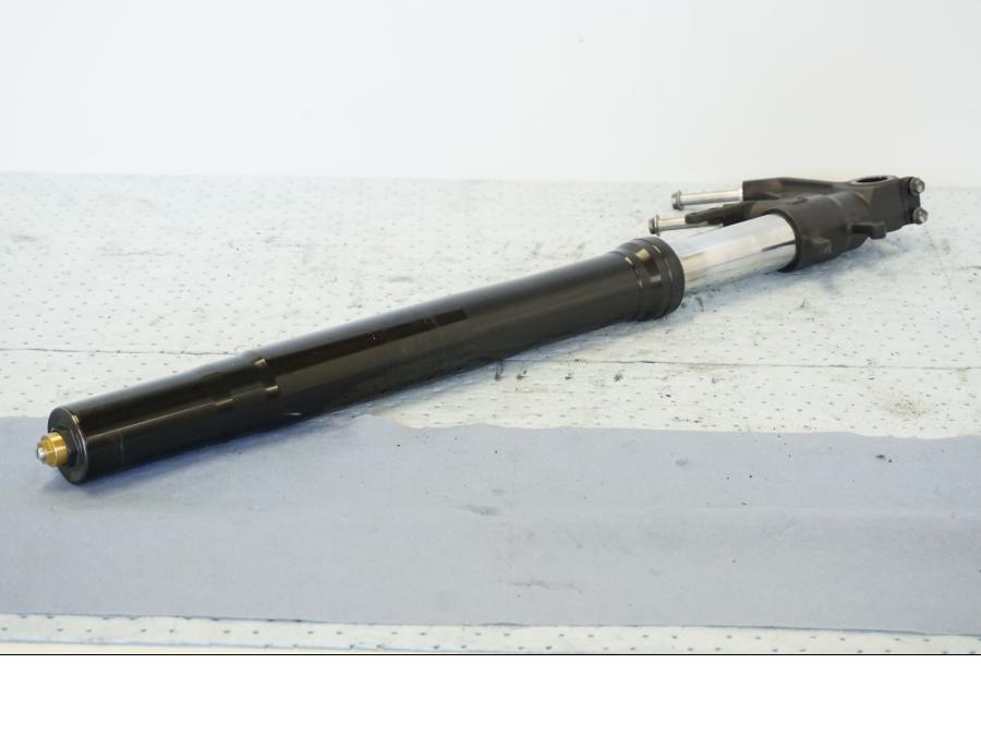 Baksidan på Gaffelben från en Suzuki GSX 1300 BK -2008 motorcykel.