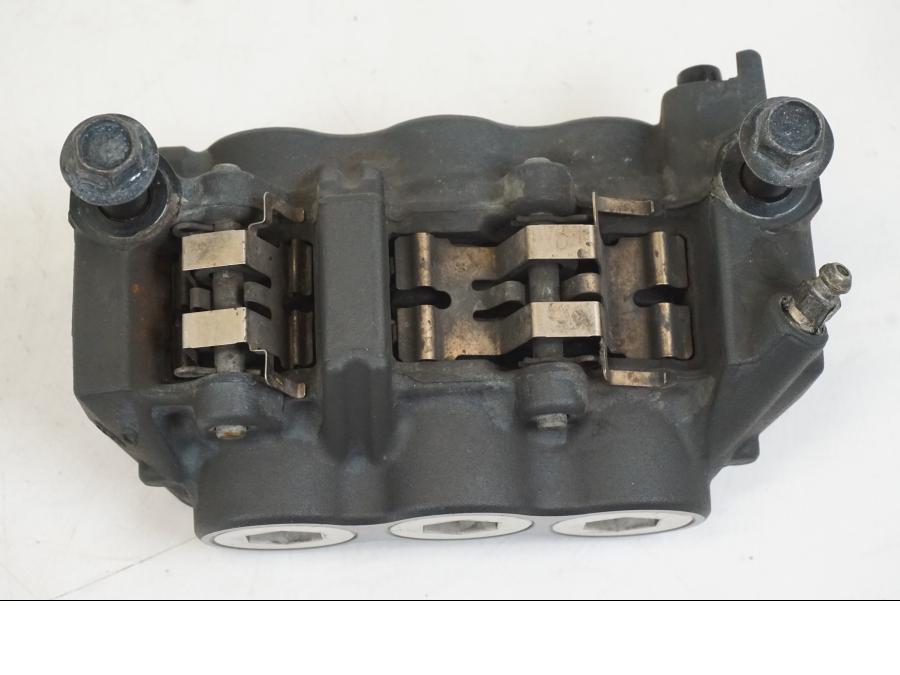 Baksidan på Bromsok från en Yamaha YZF 1000 R1 -2009 motorcykel.