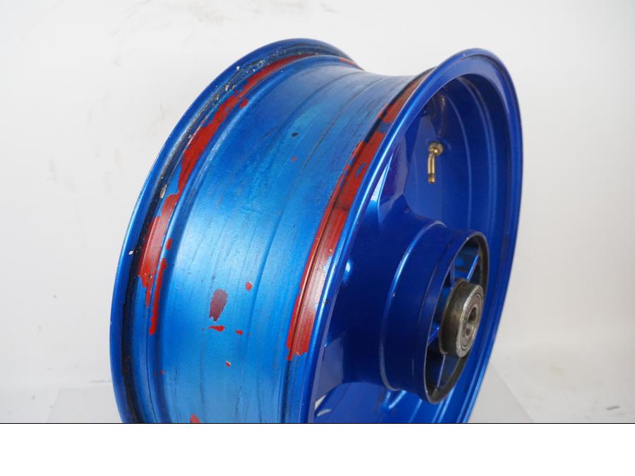 Höger sida på Fälg från en Kawasaki ZX-12R -2000 motorcykel.