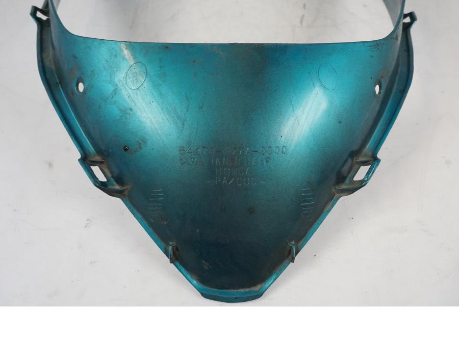 Snett nerifrån på Magkåpa från en Honda VFR 750 -1994 motorcykel.