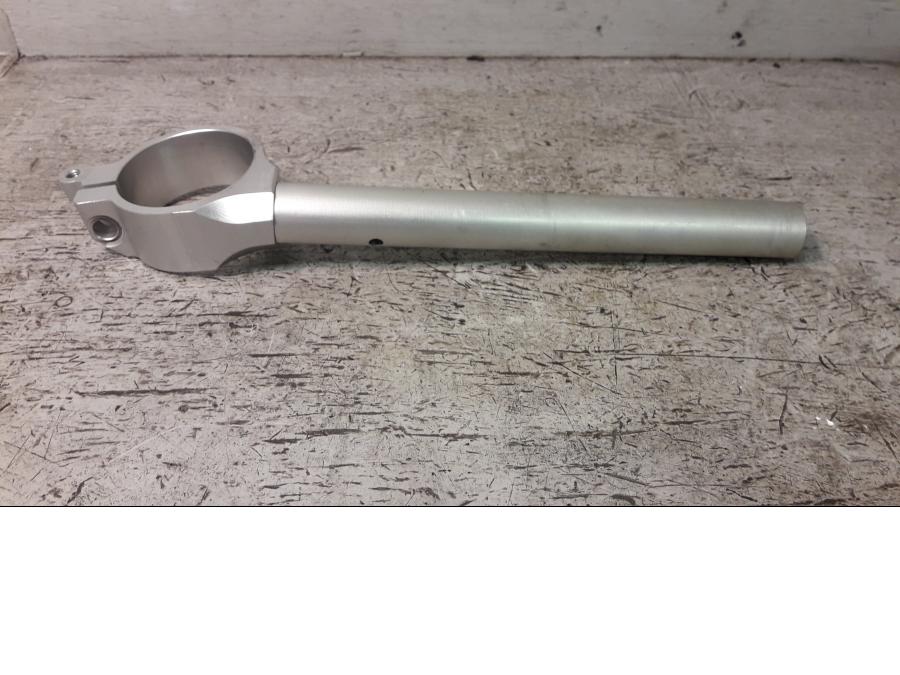 Framsidan på Styre från en Yamaha YZF 1000 R1 -2015 motorcykel.