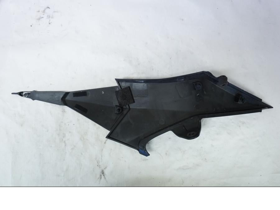 Baksidan på Sadelplast från en Kawasaki Z 800 -2013 motorcykel.