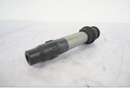 Vänster sida på Tändspole från en Honda VFR 1200 -2010 motorcykel.