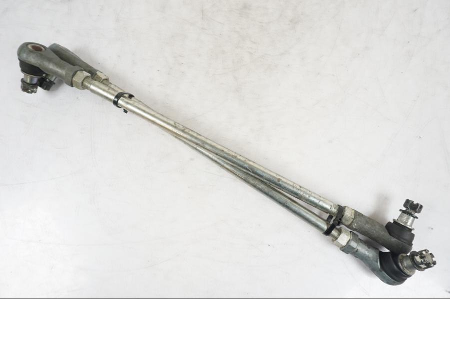 Framsidan på Länkarm från en Suzuki LTA 750 XP E -2009 motorcykel.