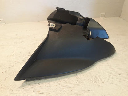 Framsidan på Bakvinge från en BMW K 1200 S -2008 motorcykel.