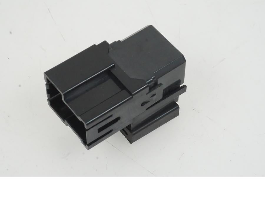 Framsidan på Relä från en KTM 1290 Super Duke -2019 motorcykel.