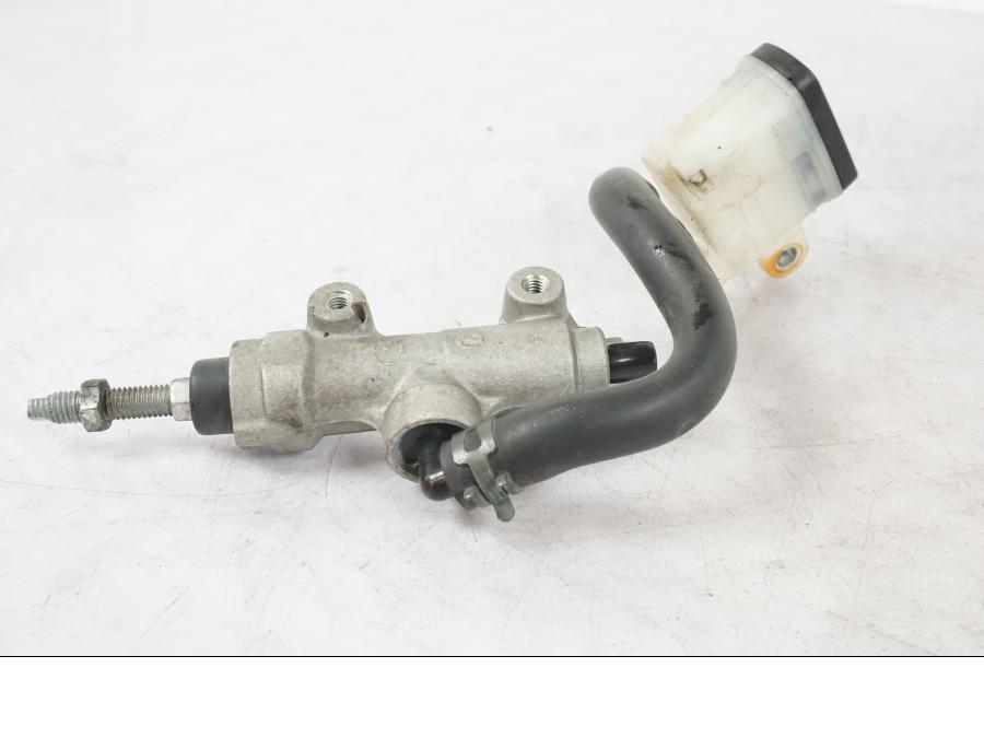 Framsidan på Bromshuvudcylinder från en Suzuki GSX-R 750 -2007 motorcykel.