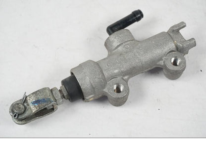 Snett uppifrån på Bromshuvudcylinder från en Kawasaki ER-6N ABS -2010 motorcykel.