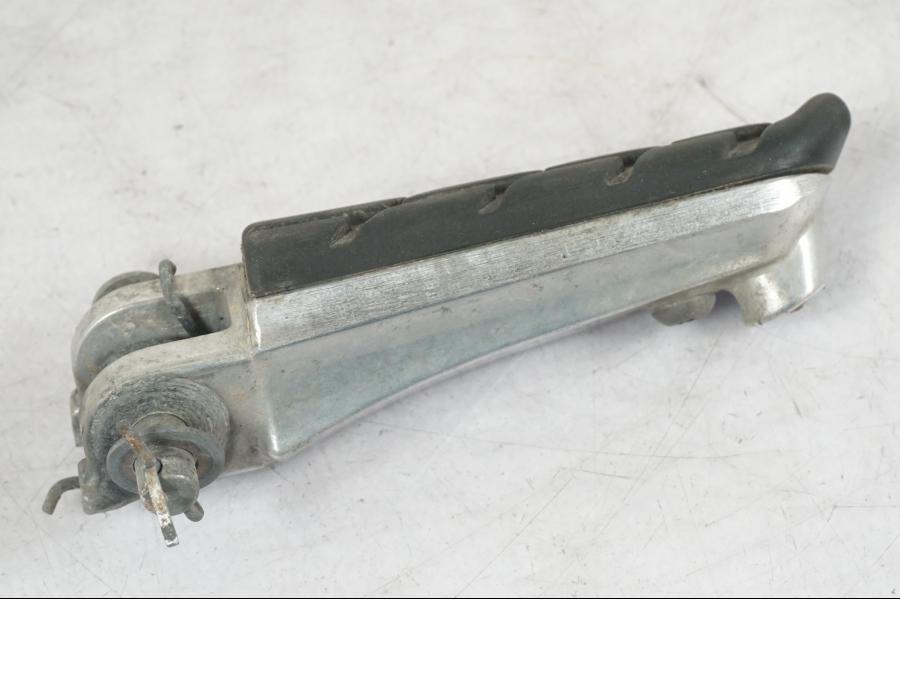 Baksidan på Fotpinne från en Honda CBR 1100 XX -1999 motorcykel.