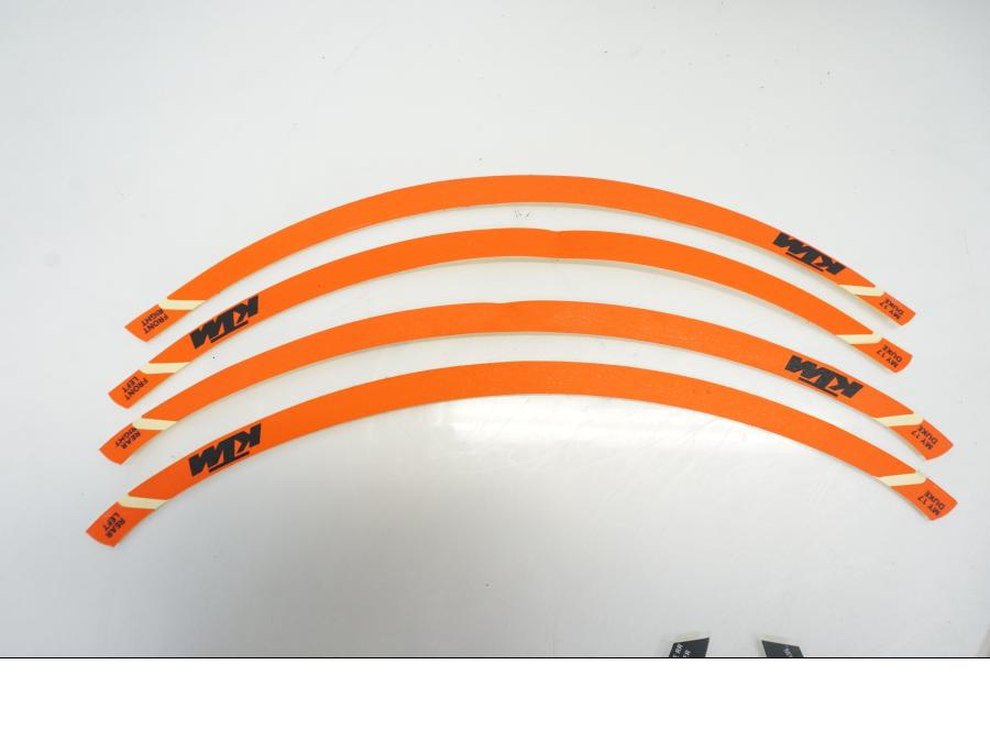 Baksidan på Dekal från en KTM 125 Duke -2018 motorcykel.