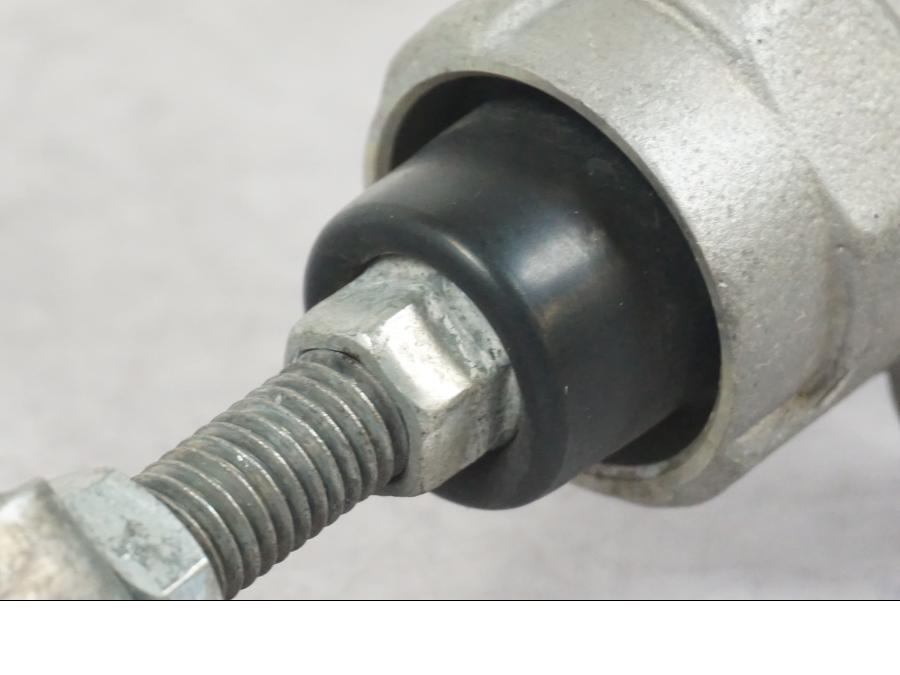 Vänster sida på Bromshuvudcylinder från en Suzuki GSX 1300 RX -1999 motorcykel.