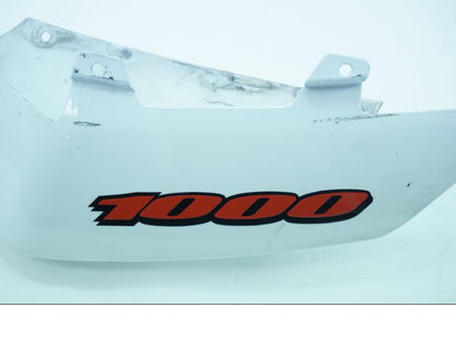 Snett nerifrån på Bakvinge från en Suzuki GSX-R 1000 -2008 motorcykel.