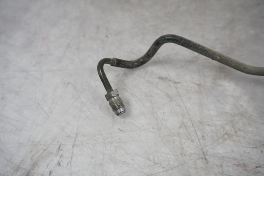 Baksidan på Bromsledning från en Triumph Tiger Explorer -2016 motorcykel.