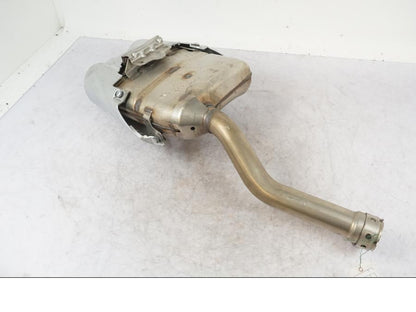 Snett uppifrån på Ljuddämpare från en Yamaha FZ-6 -2008 motorcykel.