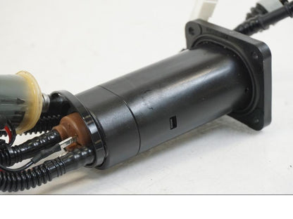 Baksidan på Bensinpump insprut från en Husqvarna 701 Supermoto -2020 motorcykel.