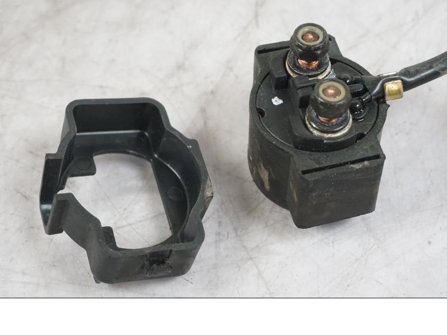 Snett uppifrån på Startrelä från en Buell 1125 R -2008 motorcykel.