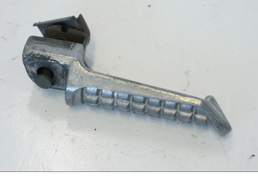 Vänster sida på Fotpinne från en Kawasaki ZR-7 -2001 motorcykel.