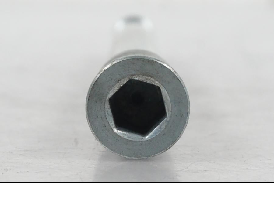 Vänster sida på Axel från en Kawasaki ER-6N ABS -2010 motorcykel.