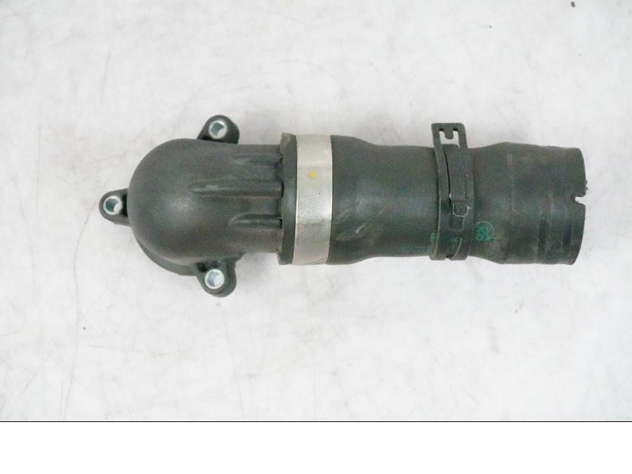 Höger sida på Vattenrör från en BMW K 1200 S -2005 motorcykel.