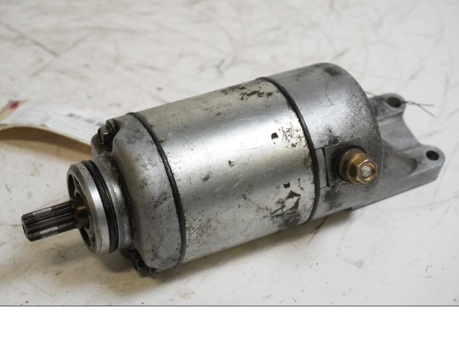 Framsidan på Startmotor från en Suzuki RF 600 R -1993 motorcykel.