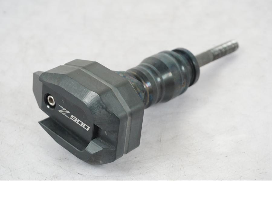 Framsidan på Kraschpuckar från en Kawasaki Z 900 -2019 motorcykel.