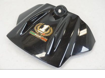 Baksidan på Bensintankskåpa från en Aprilia Tuono V4R -2011 motorcykel.