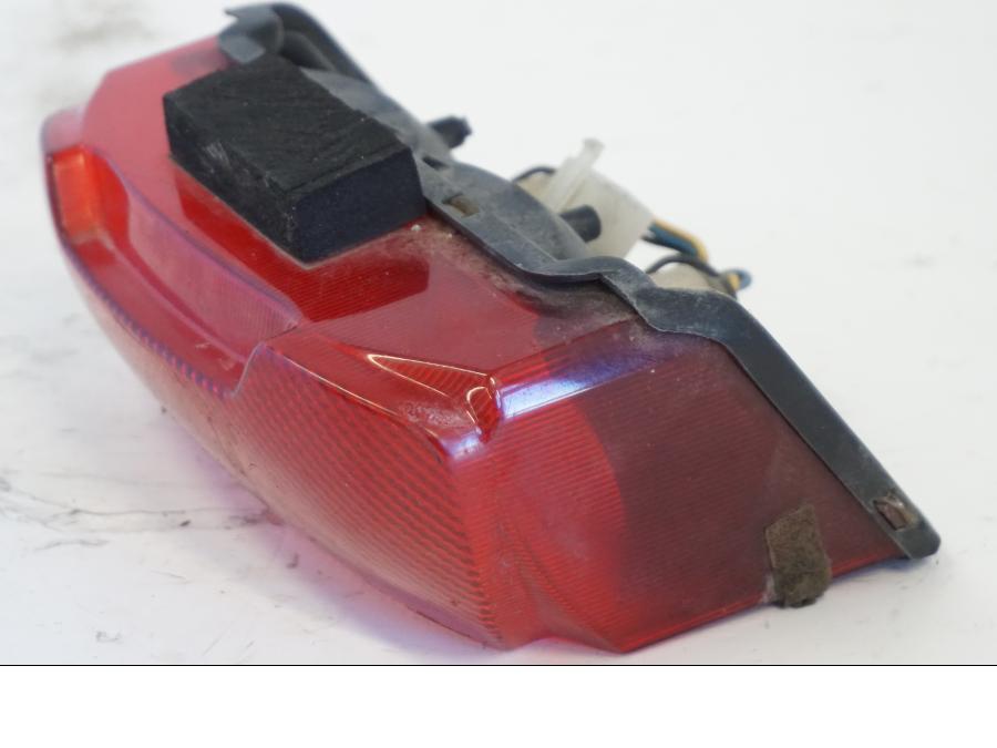 Snett uppifrån på Baklampa från en Yamaha YZF 1000 R -1997 motorcykel.