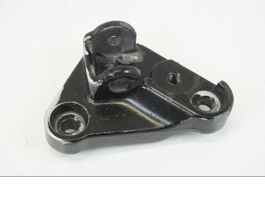 Höger sida på Fotpinnefäste från en Honda CB 750 -2002 motorcykel.