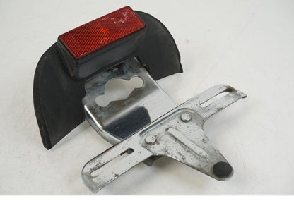 Baksidan på Skylthållare från en Suzuki VS 1400 -1999 motorcykel.