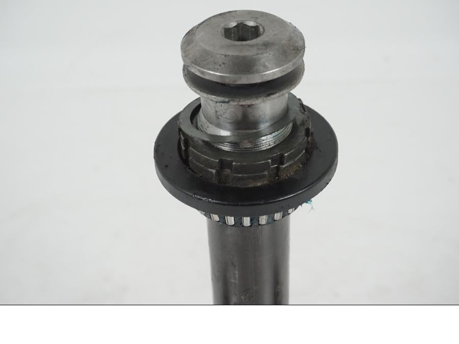 Vänster sida på Gaffelkrona från en Kawasaki Z 750 -2006 motorcykel.